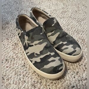 Women Steve Madden slip on sneakers
